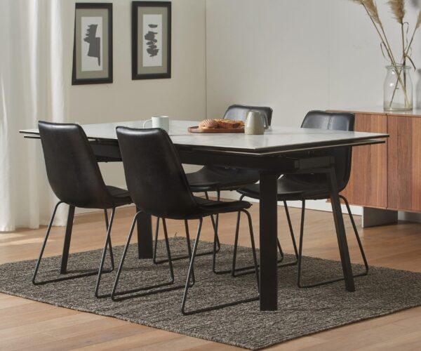 DESMI Dining Table